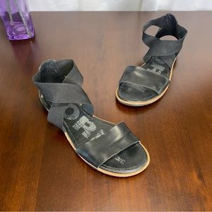 Sorel Women's Ella Black Leather Sandal Cross Strap Stretch Flats Black Size 9